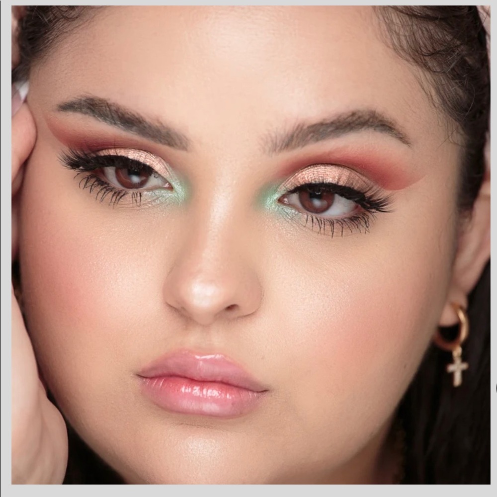 “NEW”MINI MIX FACE PALETTE - GOOD TO GO…Compact full-face palette! - Picture 5 of 9